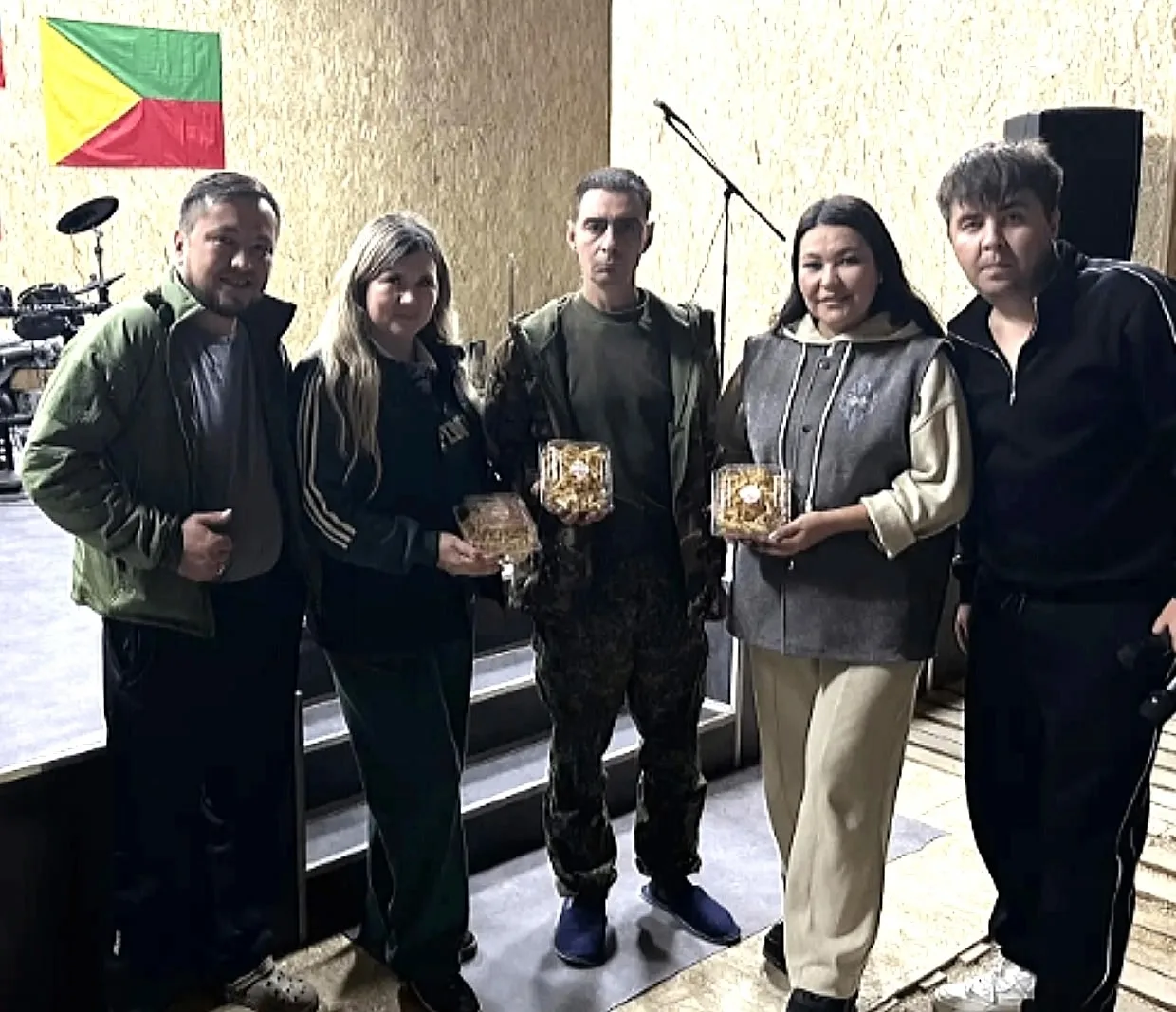 Сибай концерт-театр берекмәһе йырсылары - Башҡортостандың атҡаҙанған артисы Зилиә Бәхти...