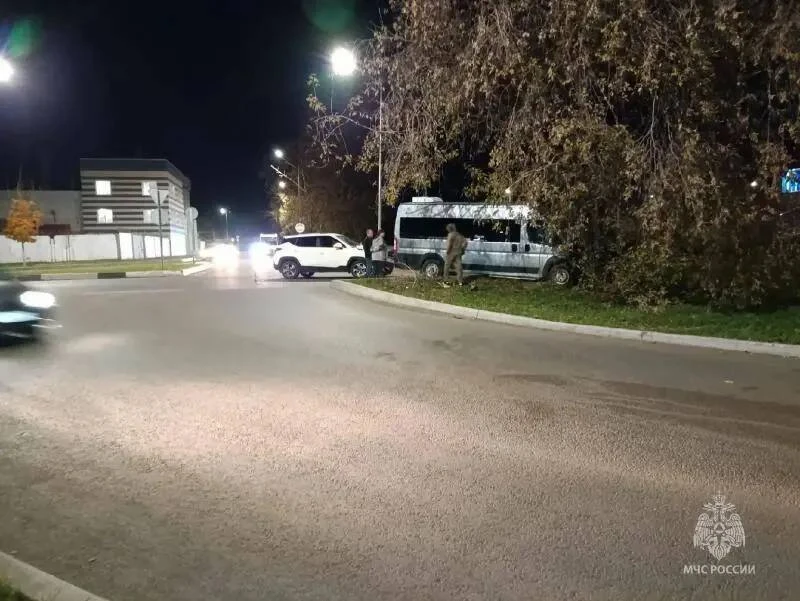 🚔ДТП произошло сегодня около семи часов вечера возле остановки «Челны Хлеб» в поселке ...