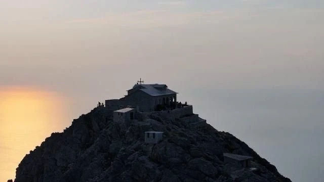 О СЛОЖНЫХ ВРЕМЕНАХ