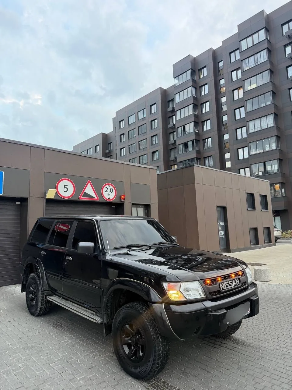 Nissan Patrol Y61, 4.5 AT (200 л.с.)
