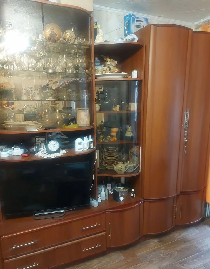 Стенка б.у бесплатно самовывоз и само разбор.
