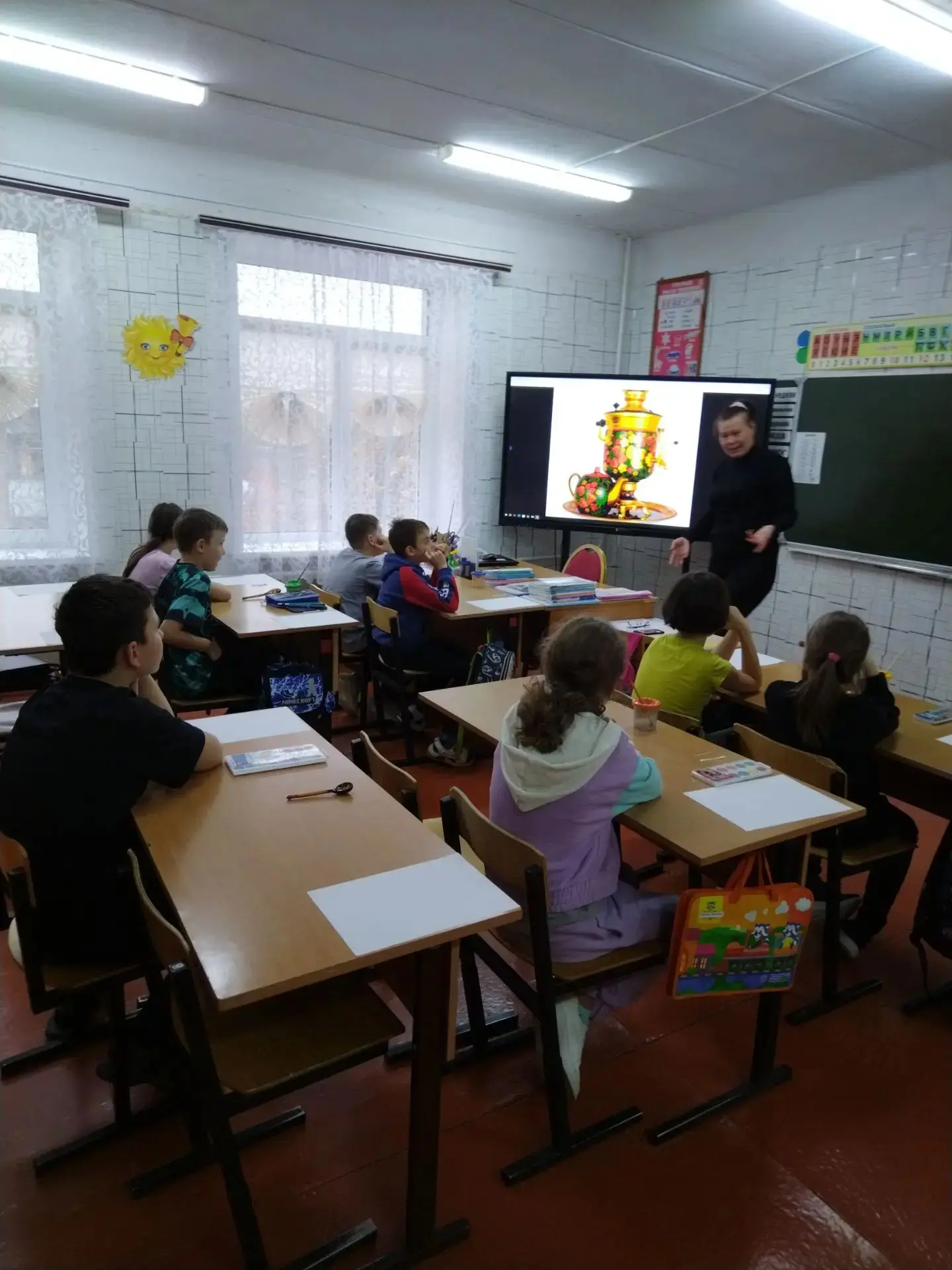 🎨 Всемирный день хохломы: творим с уважением к традиции! 🎨