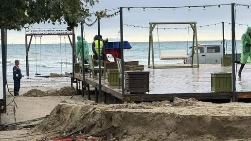 Опубликованы фотографии разрушенного штормом пляжа в Анапе