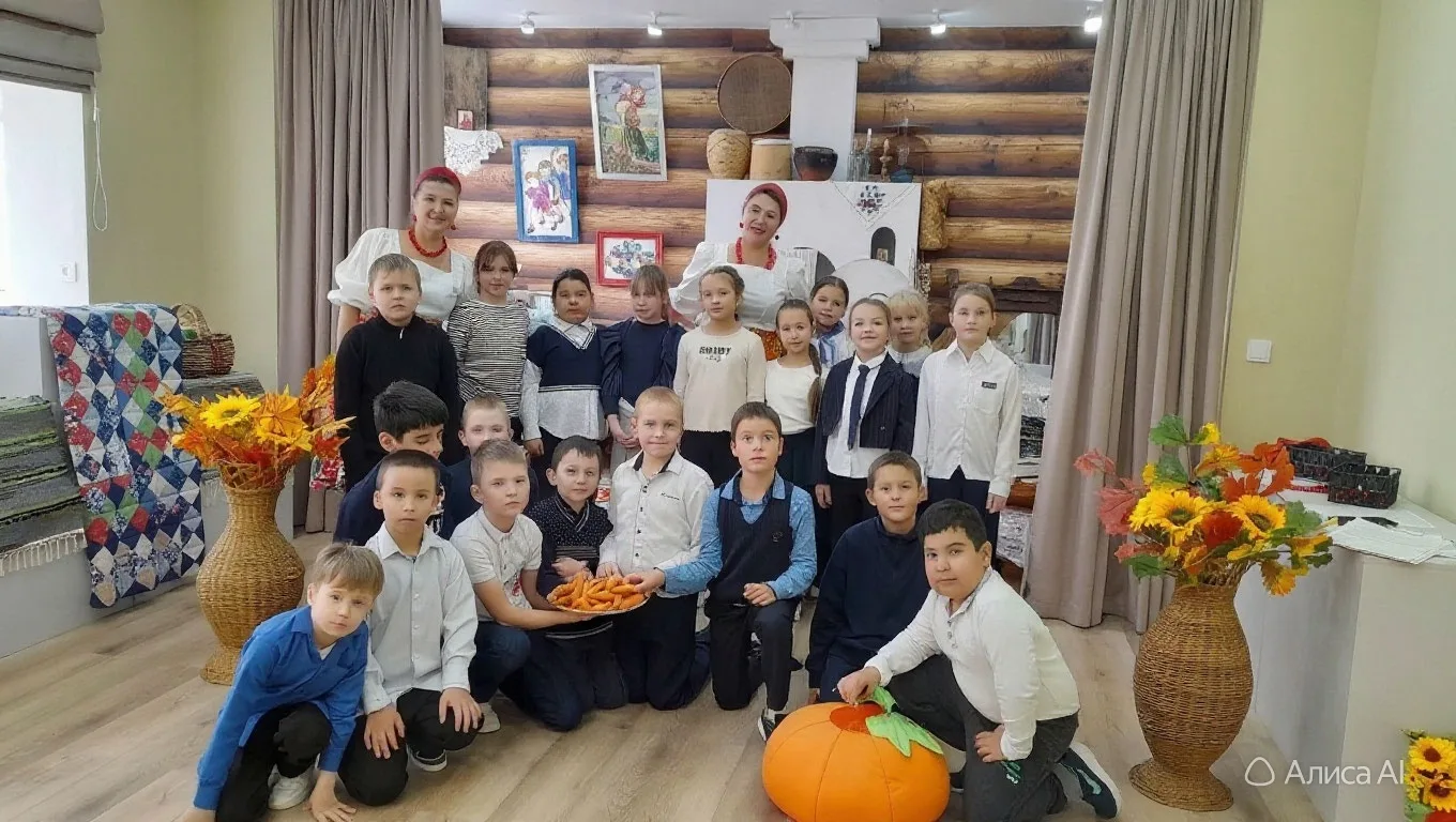 Фольклорно-игровая программа "Именины у рябины"