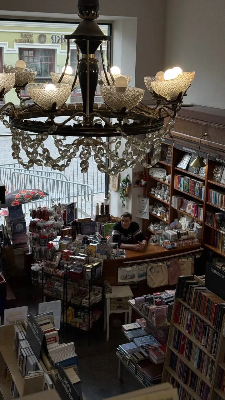 😍 Заглянем в новую «Книжную лавку писателей»!