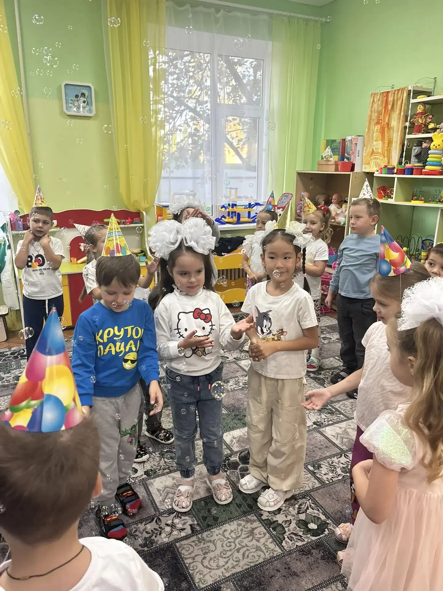 У Эмилии сегодня день рождения! Дети старшей группы поздравили ее с пятилетием! Было оч...