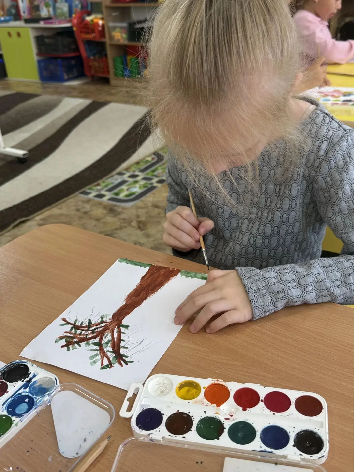 🎨Сегодня в нашем детском саду прошло увлекательное занятие по рисованию «Осеннее дерев...