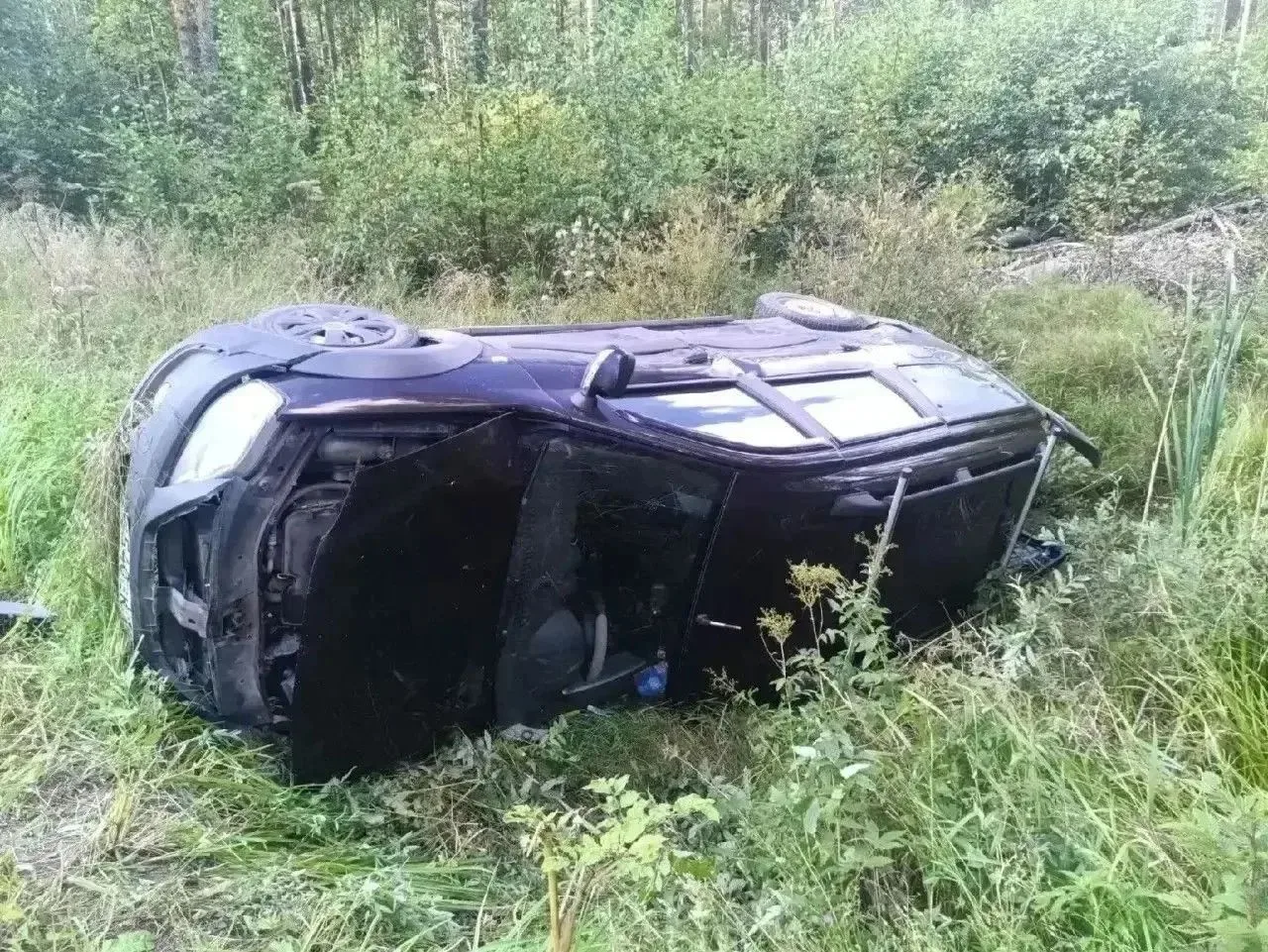 За прошедшие сутки подразделения территориального пожарно-спасательного гарнизона Ленин...