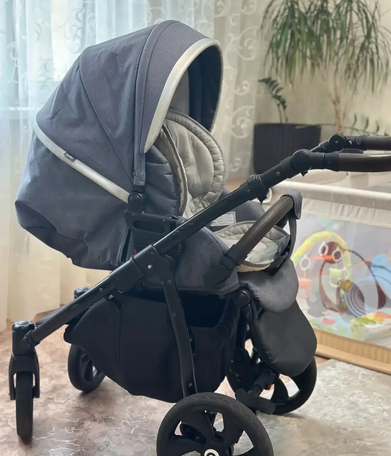 Продам прогулочную коляску-трансформер 2 в 1 от популярного бренда Tutis. Отлично подой...