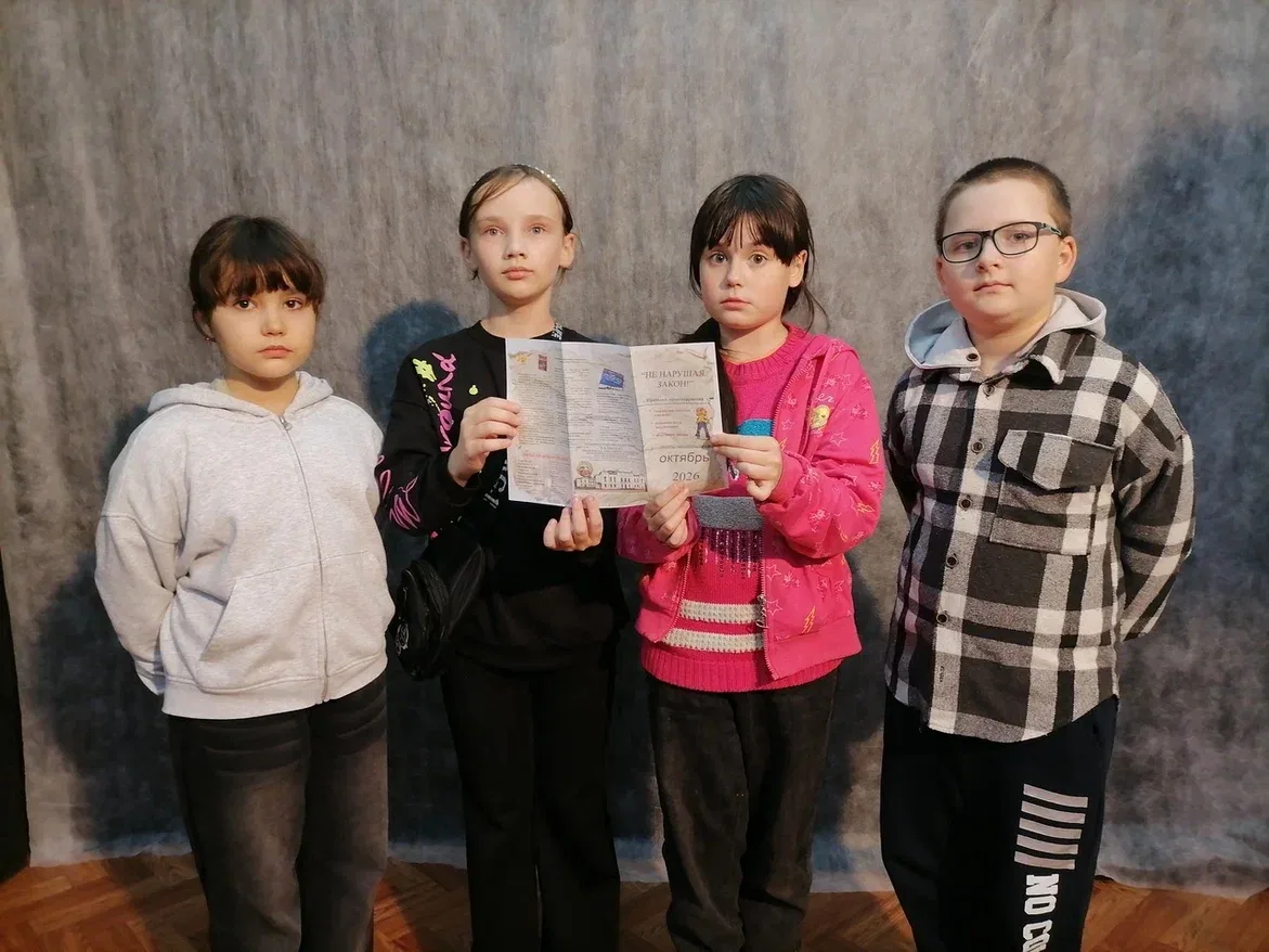 Ежемесячное изготовление буклетов участниками народного самодеятельного коллектива кино...