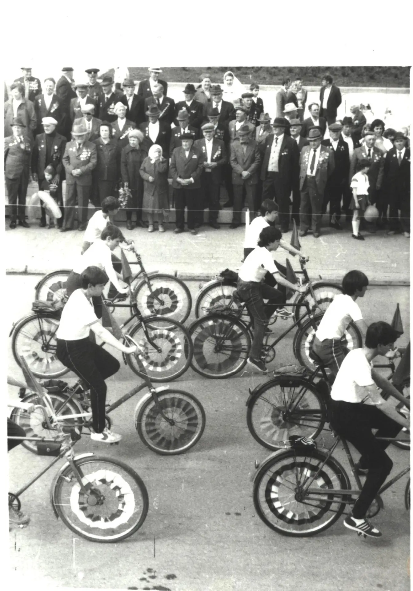 📸 За честь завода и колхоза: как в 1989 году гремела 15-я спартакиада Мостовского района