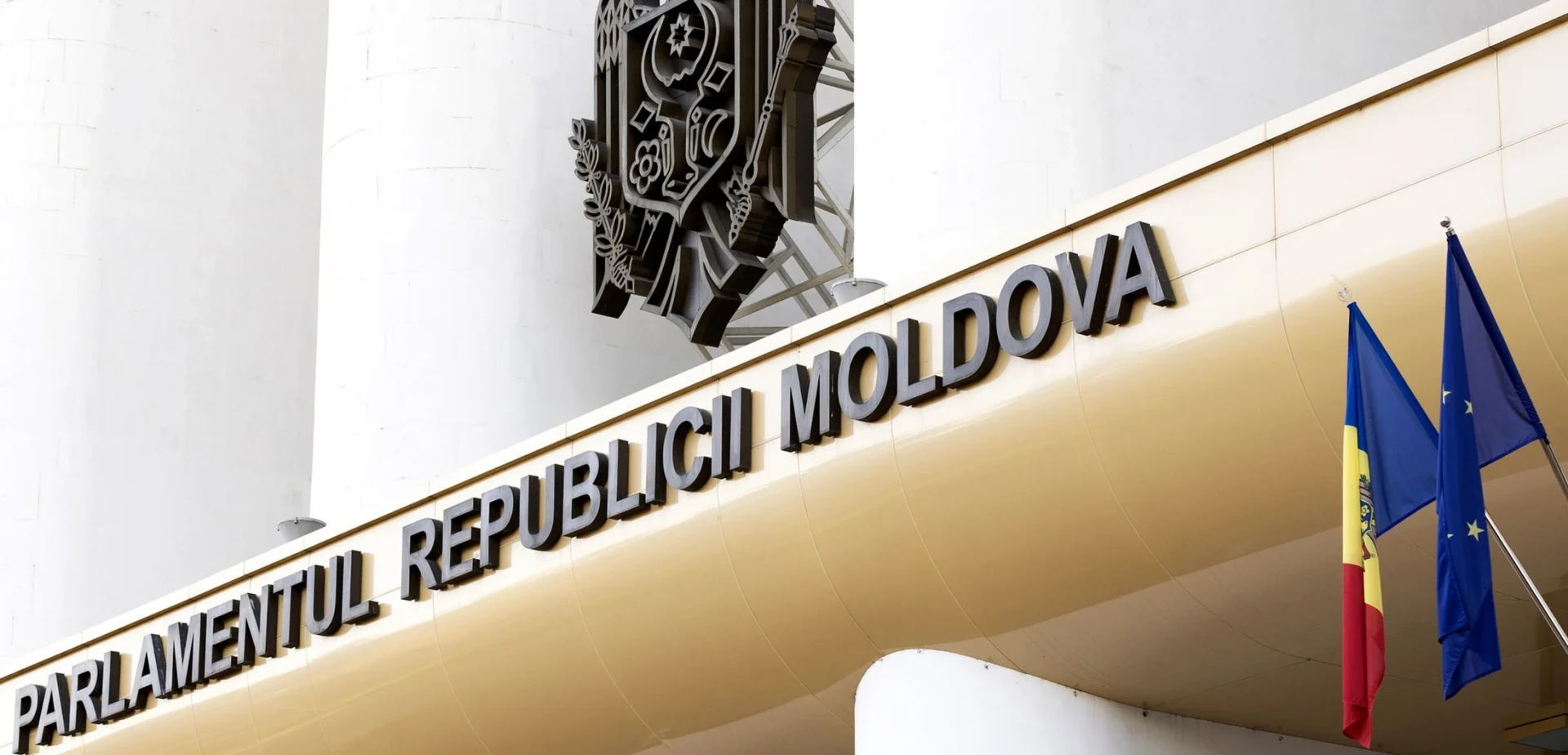 Молдавия засекретила увеличение армии и борьбу с российским майонезом