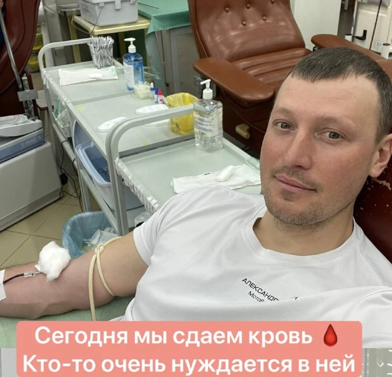 На этом фото мы видим основателя кемеровского турагентства (чет день туризма какой-то с...