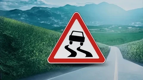 ⚠️Друзья, будьте осторожны сейчас на мокрых дорогах, пошли массовые аварии, не торопите...