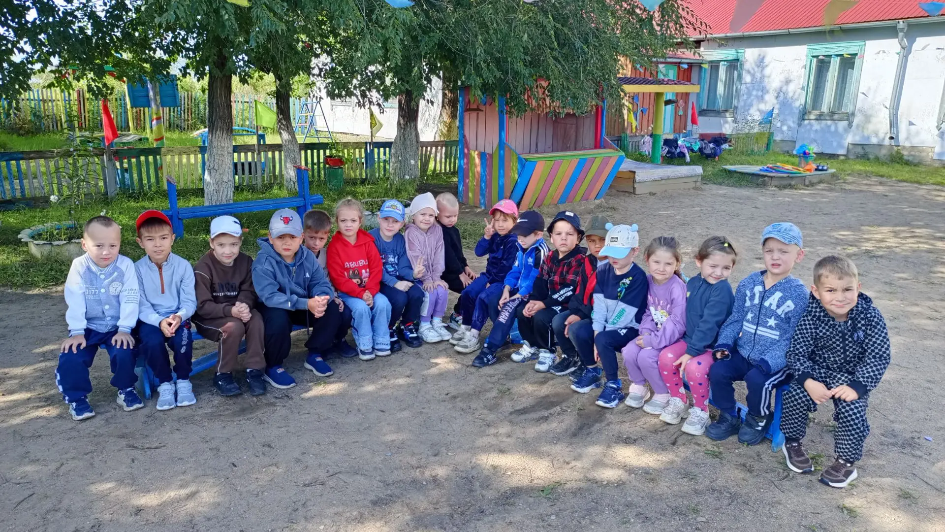 Сегодня во второй половине дня мы с ребятами устроили грандиозные проводы лета! 🌞