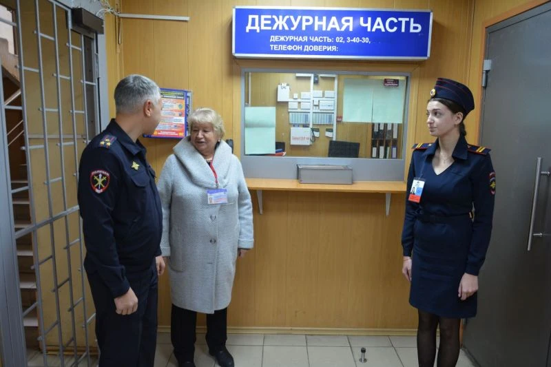 ПРЕДСЕДАТЕЛЬ ОБЩЕСТВЕННОГО СОВЕТА ПРИ УМВД РОССИИ ПО СМОЛЕНСКОЙ ОБЛАСТИ ПРОВЕРИЛА РАБОТ...