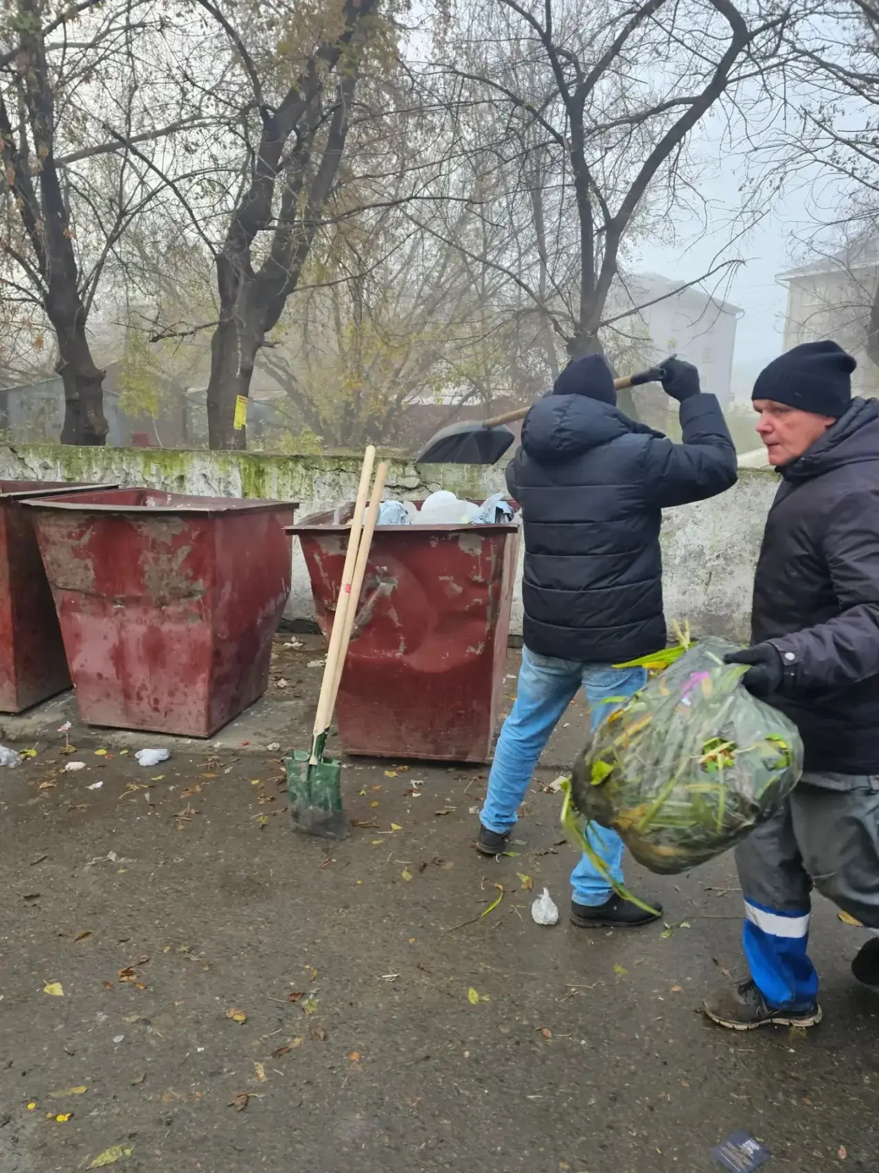 ✅ Уборка дворовых территорий  и мусорных контейнерных площадок по адресам Барнаульская,...