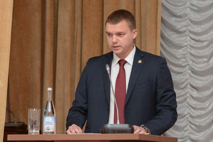 Опять в новостях: замглавы Таганрога Егора Долматова задержали по подозрению во взятке ...