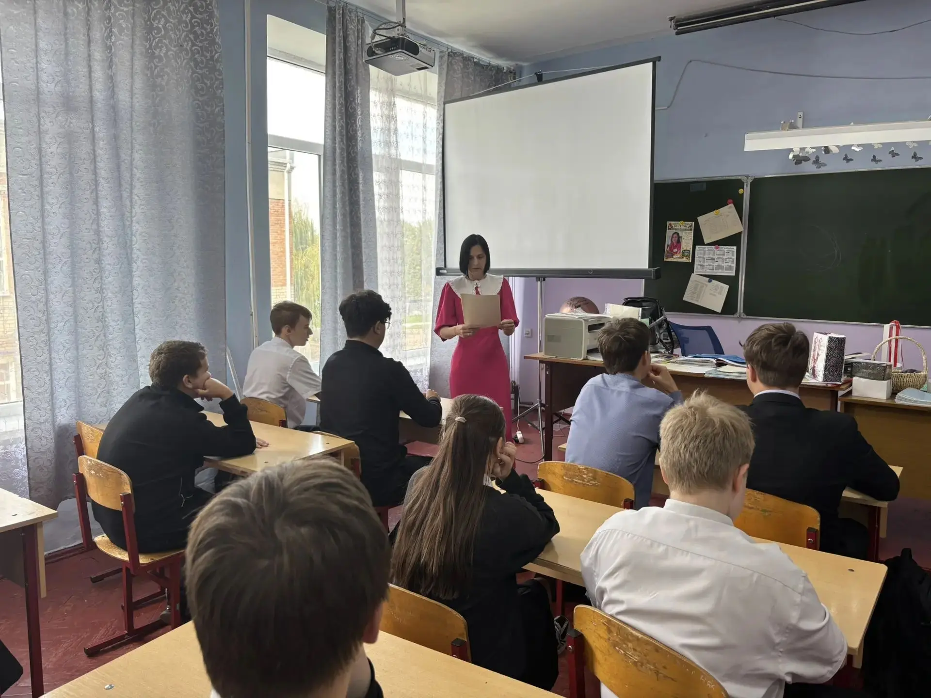 В рамках Недели правовых знаний для учащихся 8 «Г» класса была проведена важная и актуа...