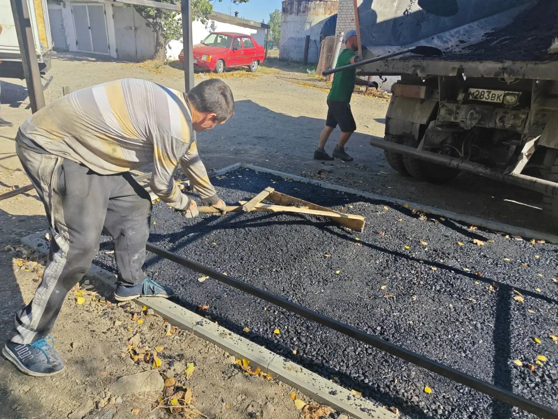 ♻️В РОВЕНЬКАХ ПРОДОЛЖАЕТСЯ ОБУСТРОЙСТВО ПЛОЩАДОК ДЛЯ СБОРА ТКО