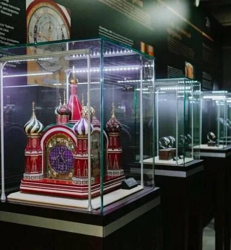 Отправляемся всей семьей в путешествие по истории часового искусства ⏰