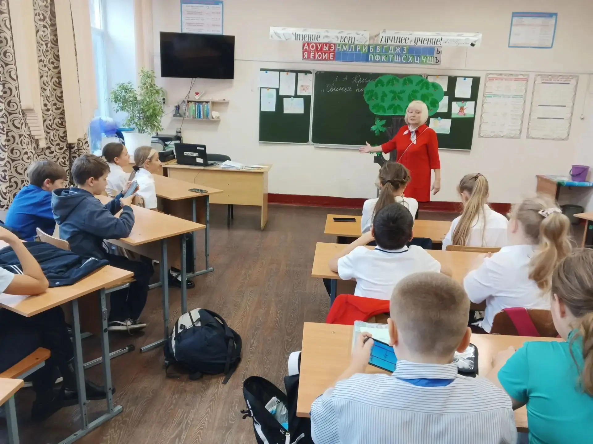 💥Моська лаяла на Слона, а Ворона уронила сыр: как прошёл урок чтецкого мастерства в 5 ...
