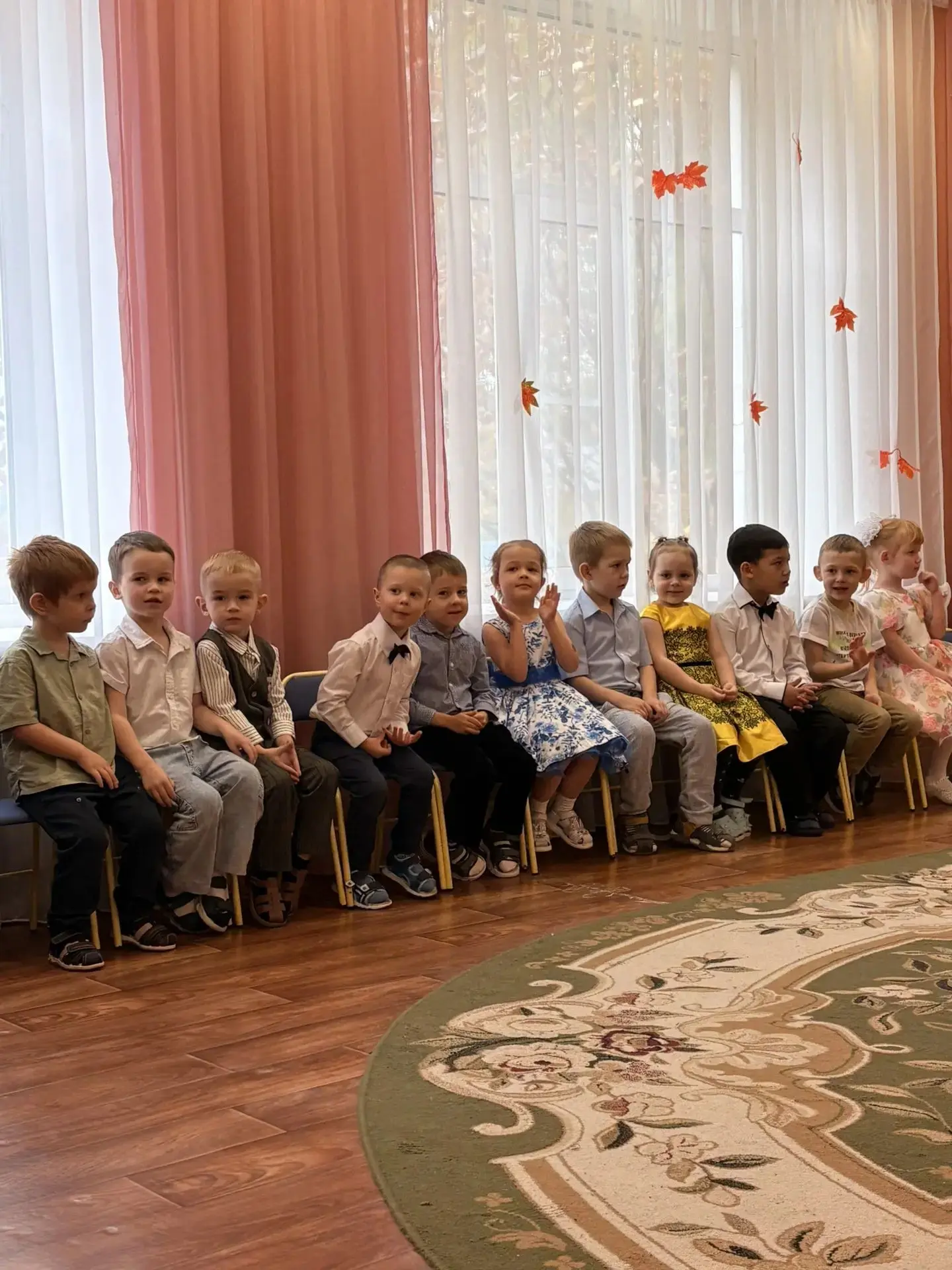 Спешим поделиться радостью: сегодня в средней группе отгремел осенний праздник!