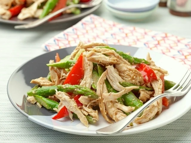 Κитaйcкий caлaт c куpицeй