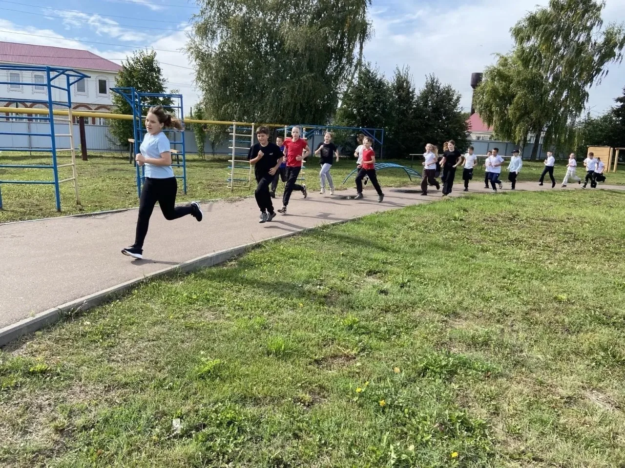 🏃 В СОШ №2 прошёл забег на значки ГТО