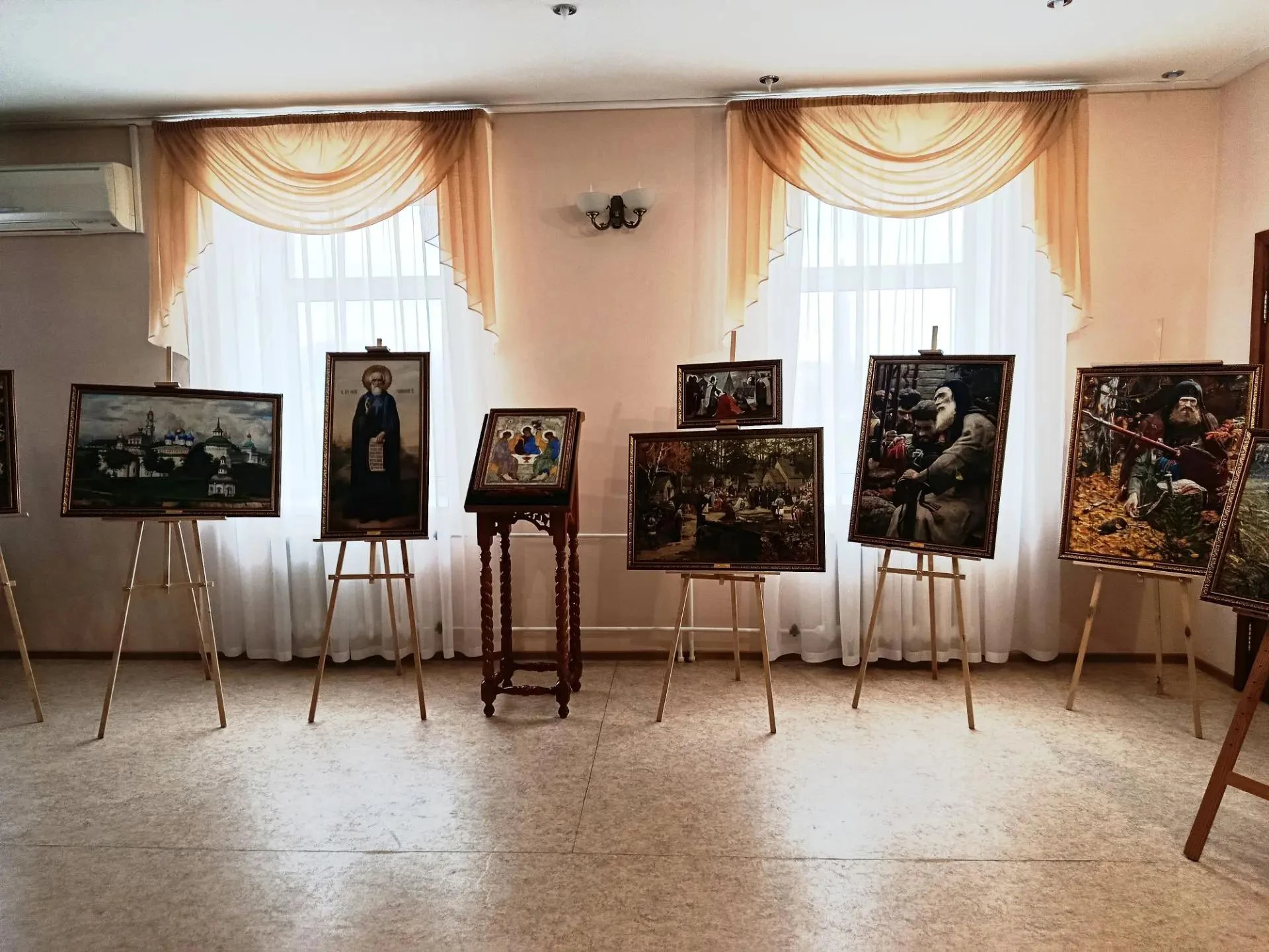 🖼️ В Урае открылась выставка картин о Сергии Радонежском