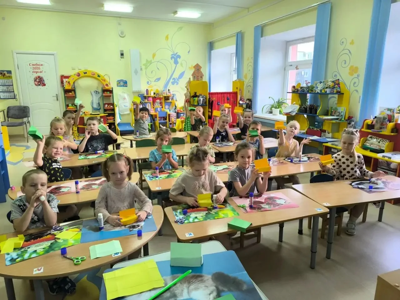 В группе «Звёздочки» 💫 дети с радостью исследуют рукотворный мир🖐️ 🌏