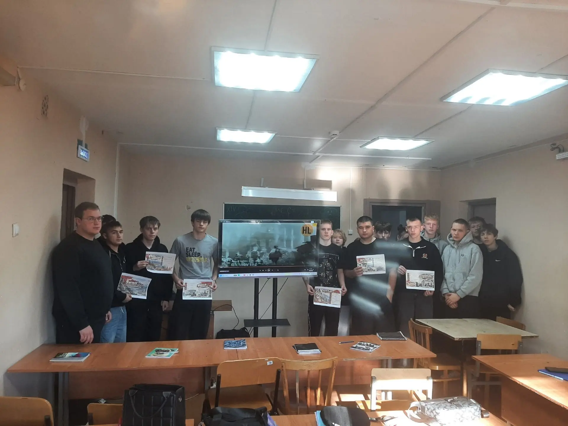 Студенты 2 А группы специальности «Физическая культура»  вместе с советником директора ...