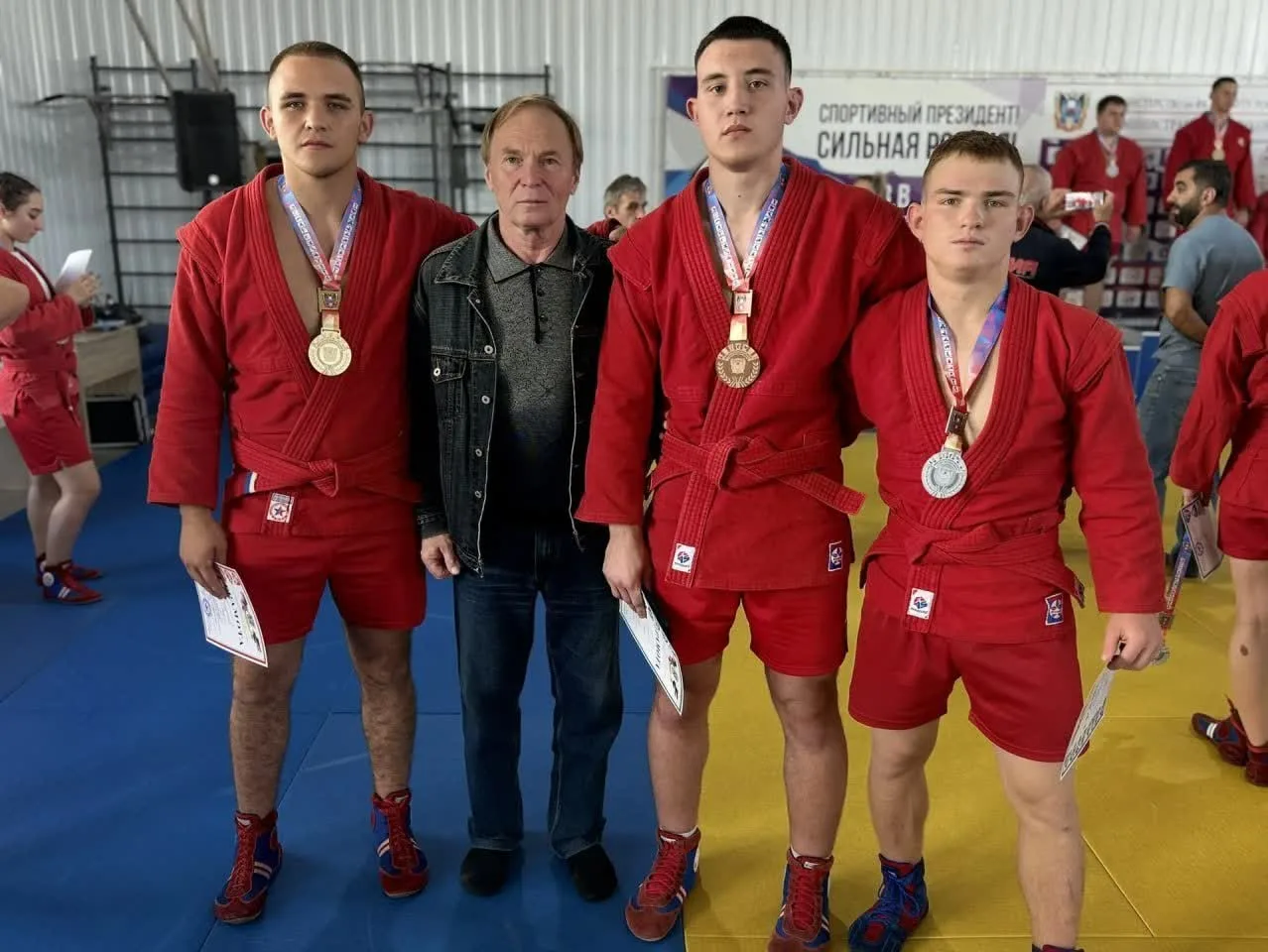 На чемпионате Ростовской области по самбо честь Каменска защищали спортсмены спортшколы...