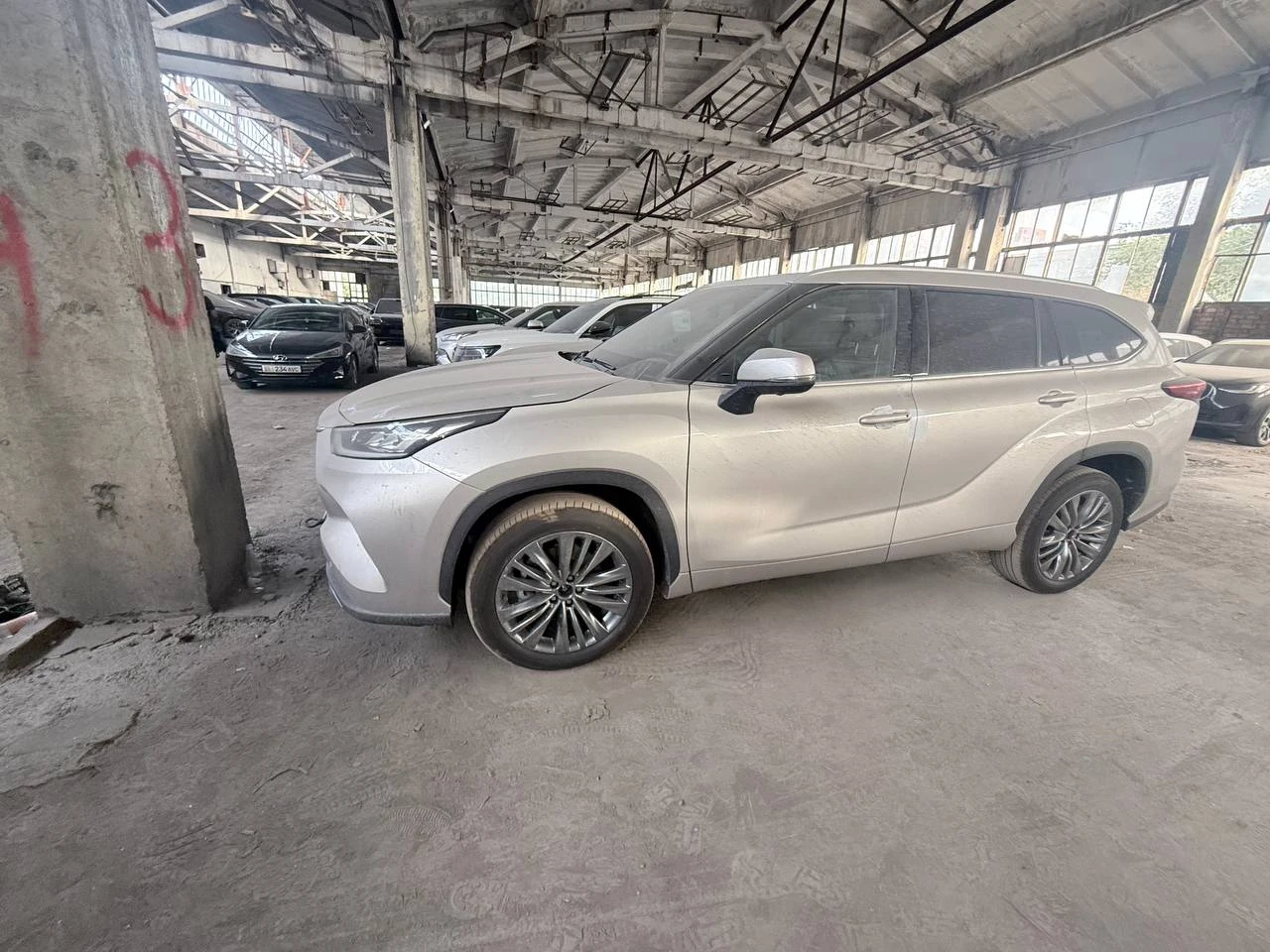 Автомобиль: Toyota Highlander