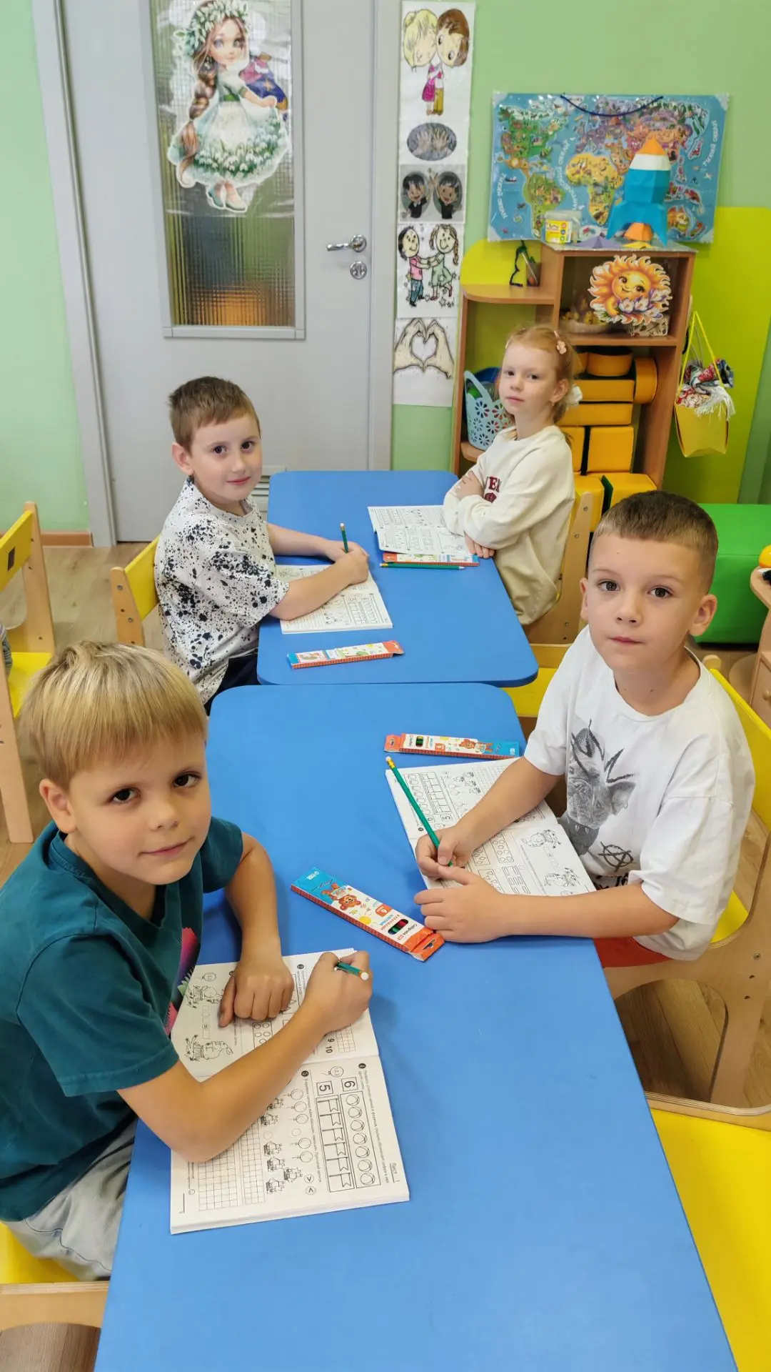 В группе "Колокольчик" 🔔 прошло занятие по математике.📖📕