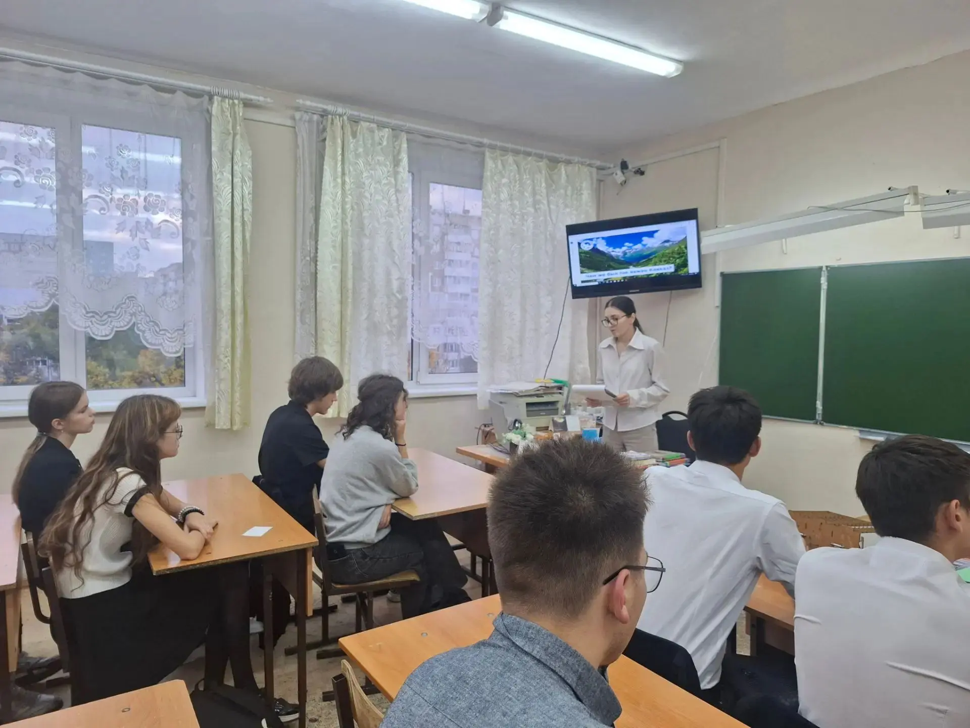 Для учащихся старших классов прошёл урок памяти «Битва за Кавказ».