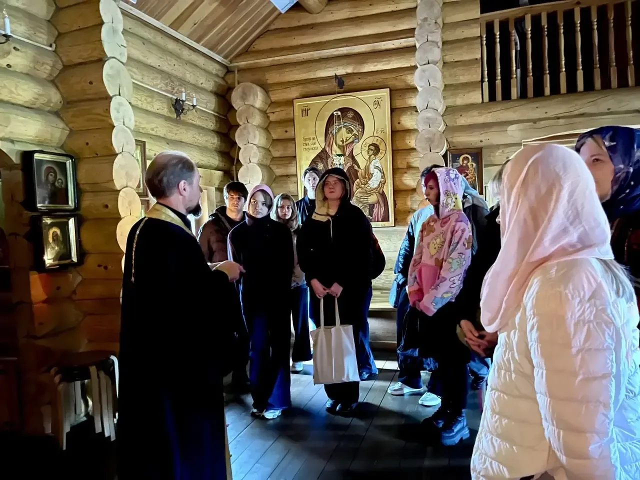 На днях наш храм посетили студенты  и педагоги Института стран Востока.