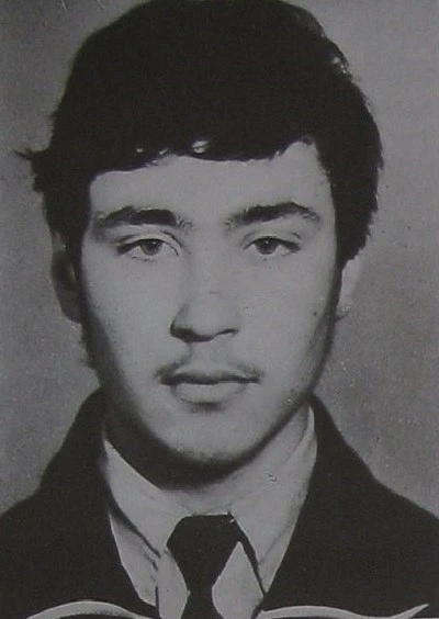 льяс Раисович Асадуллин родился 16 октября 1975 года в селе Чишмы Башкирской АССР. Посл...