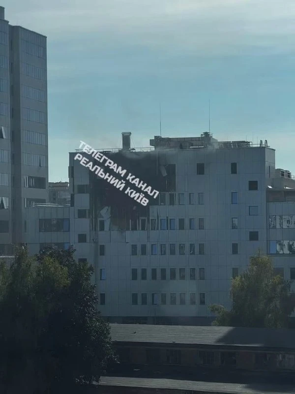 Удар по бизнес-центру «Престиж-Центр» в Киеве