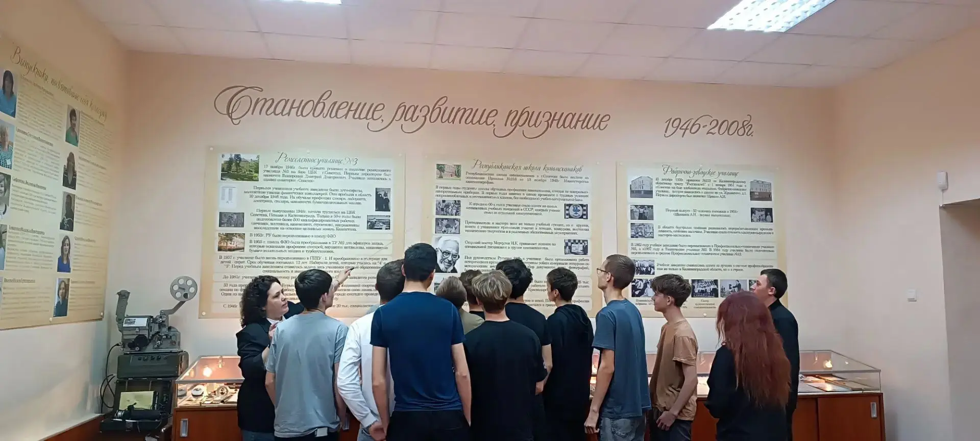 В рамках празднования 80-летнего юбилея колледжа в музее учебного заведения проходят эк...