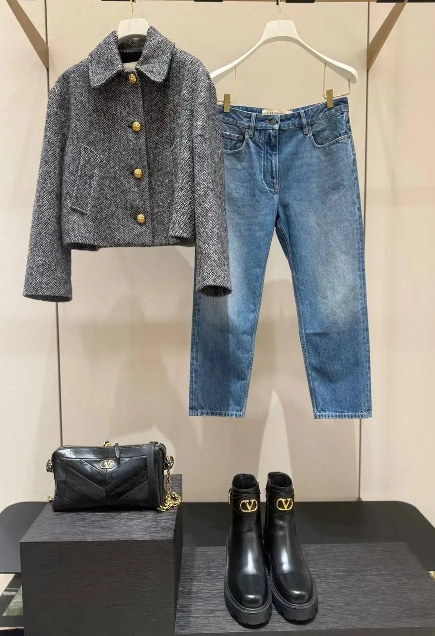 ✨ Безупречная эстетика Old Money: укороченное полупальто Valentino в культовом узоре «ё...