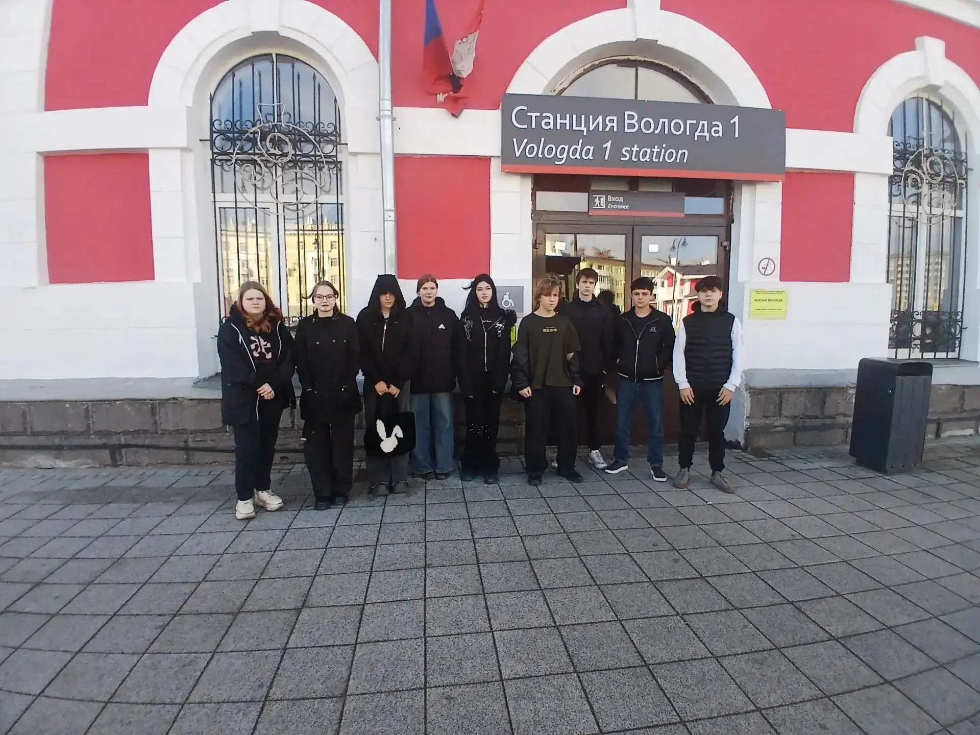 Сегодня ученики 9 «А» класса посетили экскурсию на железнодорожный вокзал Вологда, вход...