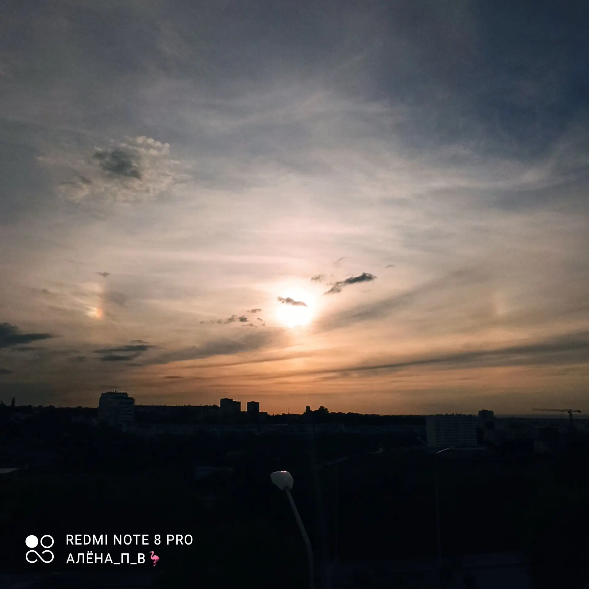 Свет преломился в ледяных кристаллах 💎 и появилось солнечное гало 🌞