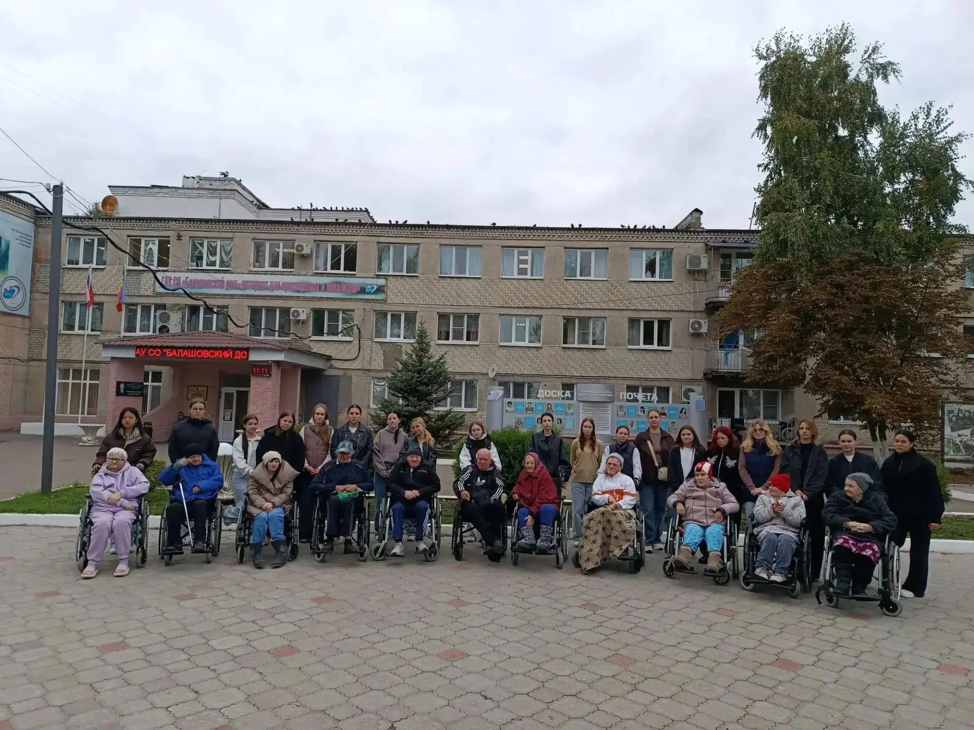 7 октября студенты Балашовского филиала ГАПОУ СО "СОБМК", волонтёры-медики, под руковод...