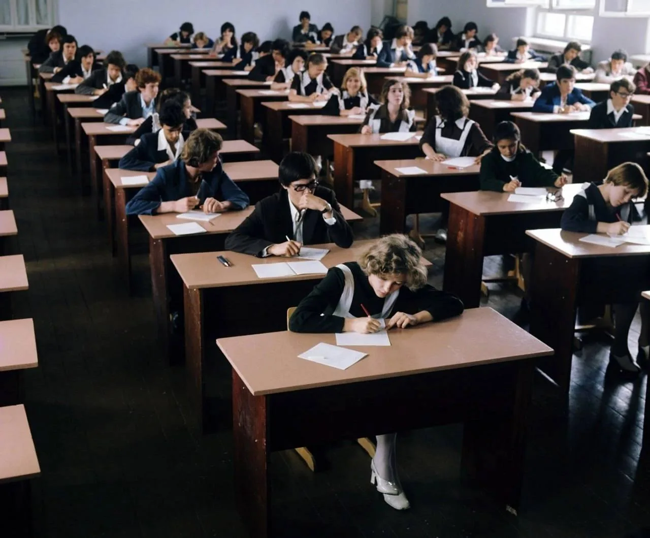 На выпускном экзамене в школе, Грозный, 1977 год. 💡