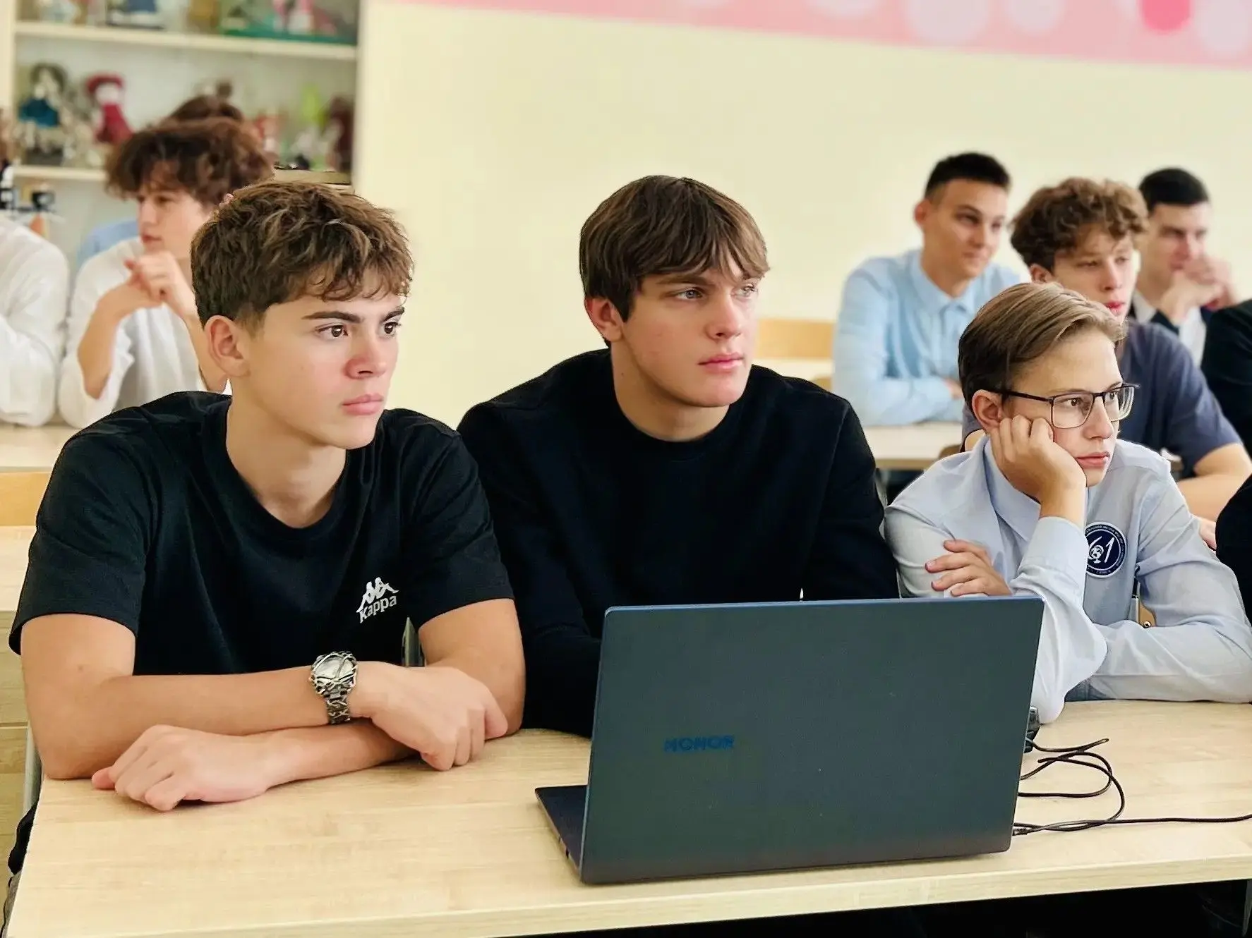 🎮 Юные куряне учились управлять дронами в симуляторе «ЛифтОфф»