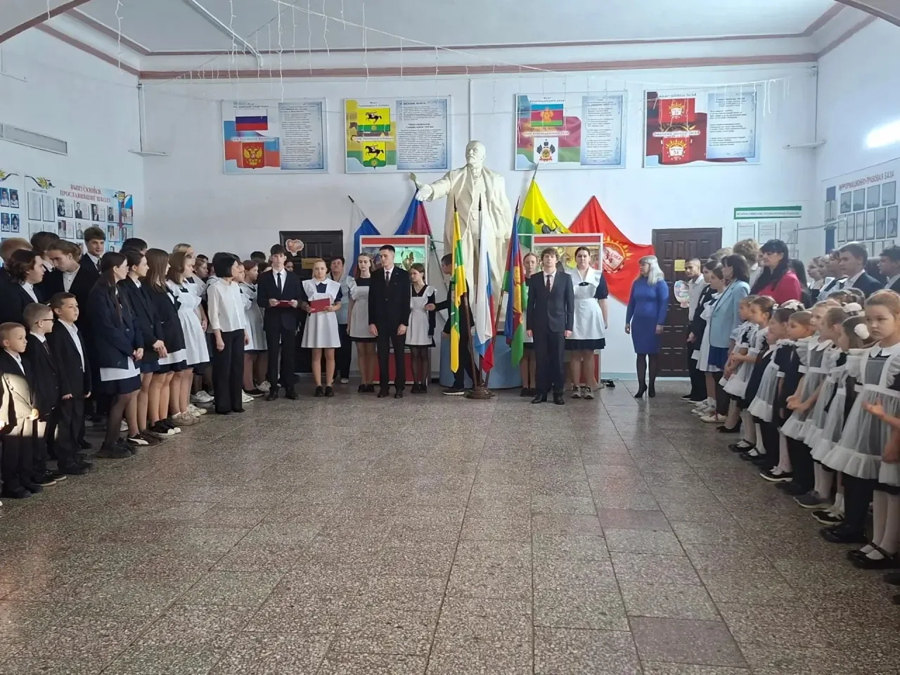 📣Сегодня в нашей школе прошла традиционная еженедельная линейка!