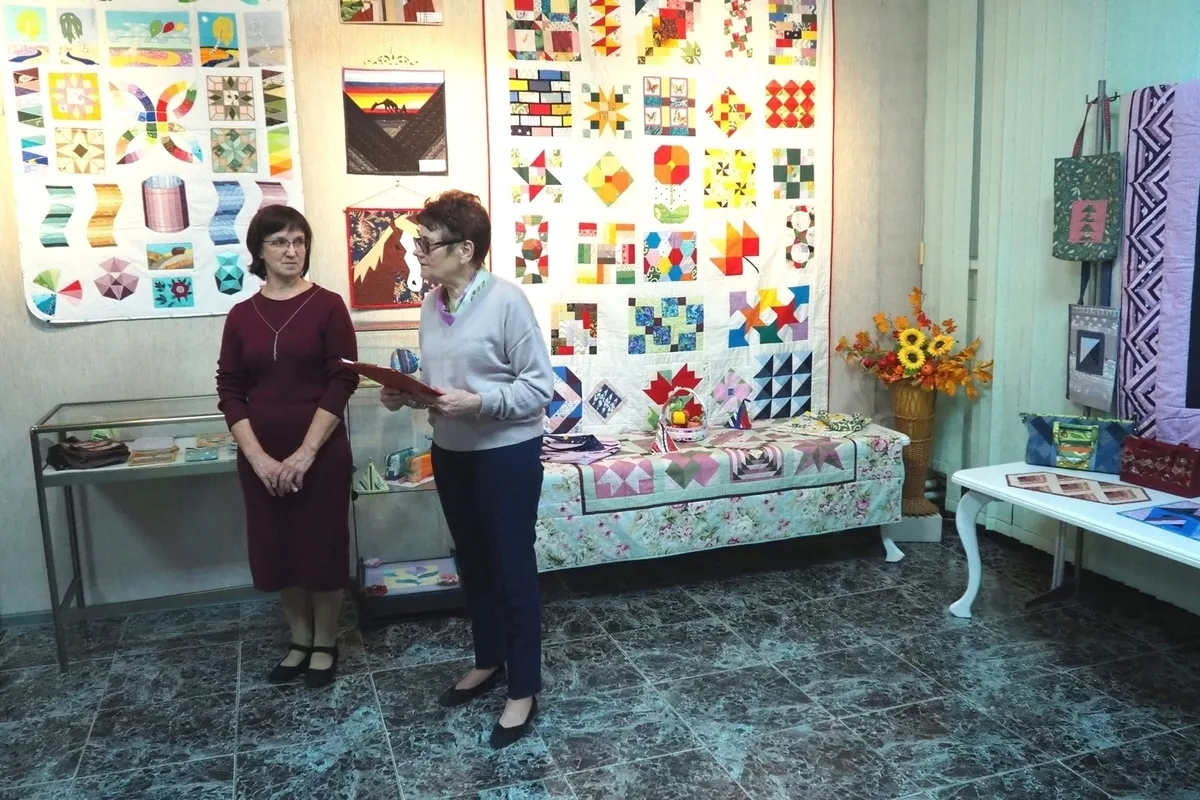 «Лоскутная история»: выставка Елены Кузьминой открылась в Пущино