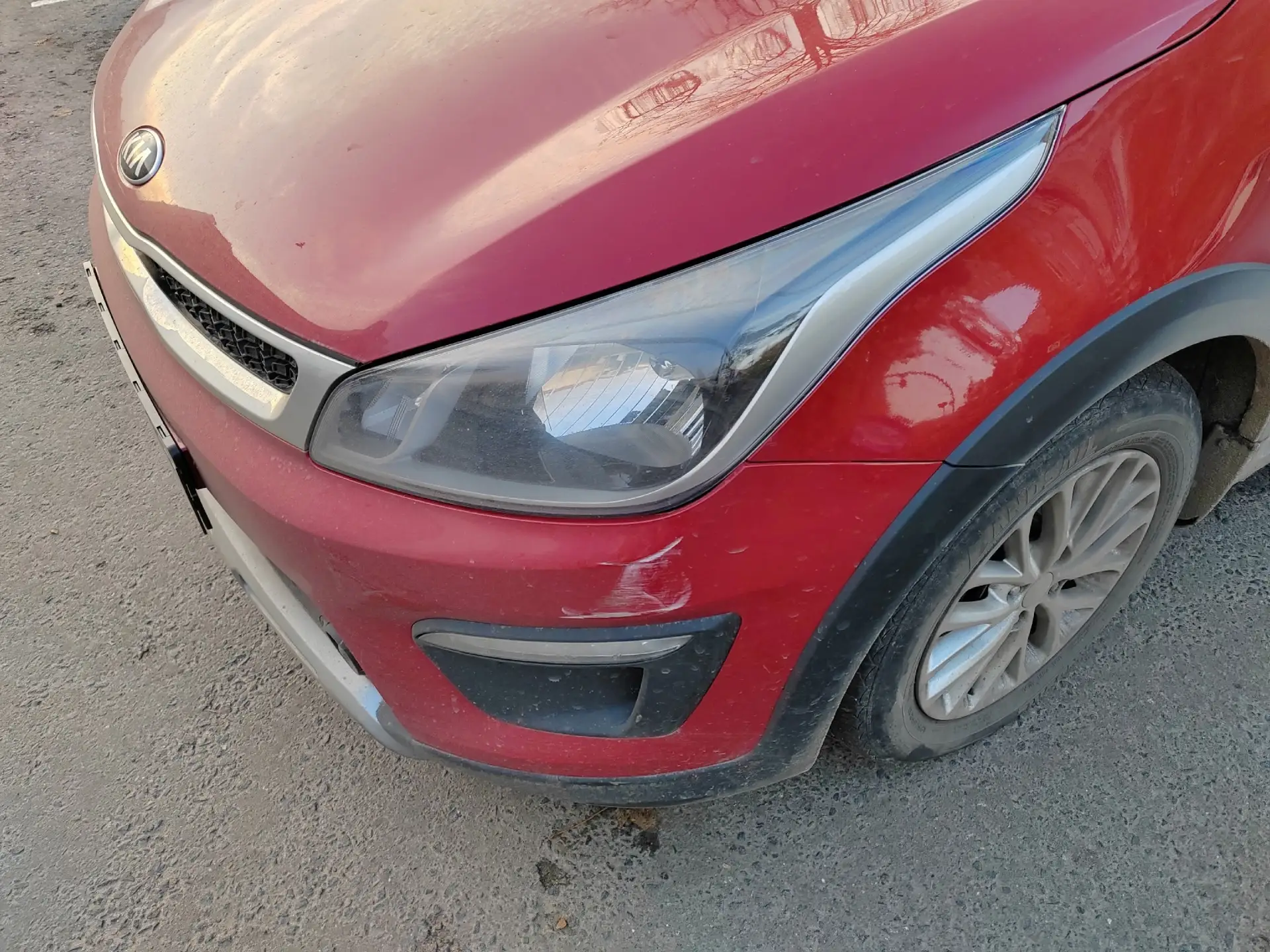 Свepдлoвa 120, пapкoвкa, пpитepли мaшину пoд кaмepaми, жду ΓИБДД. Βинoвник вepниcь нa м...