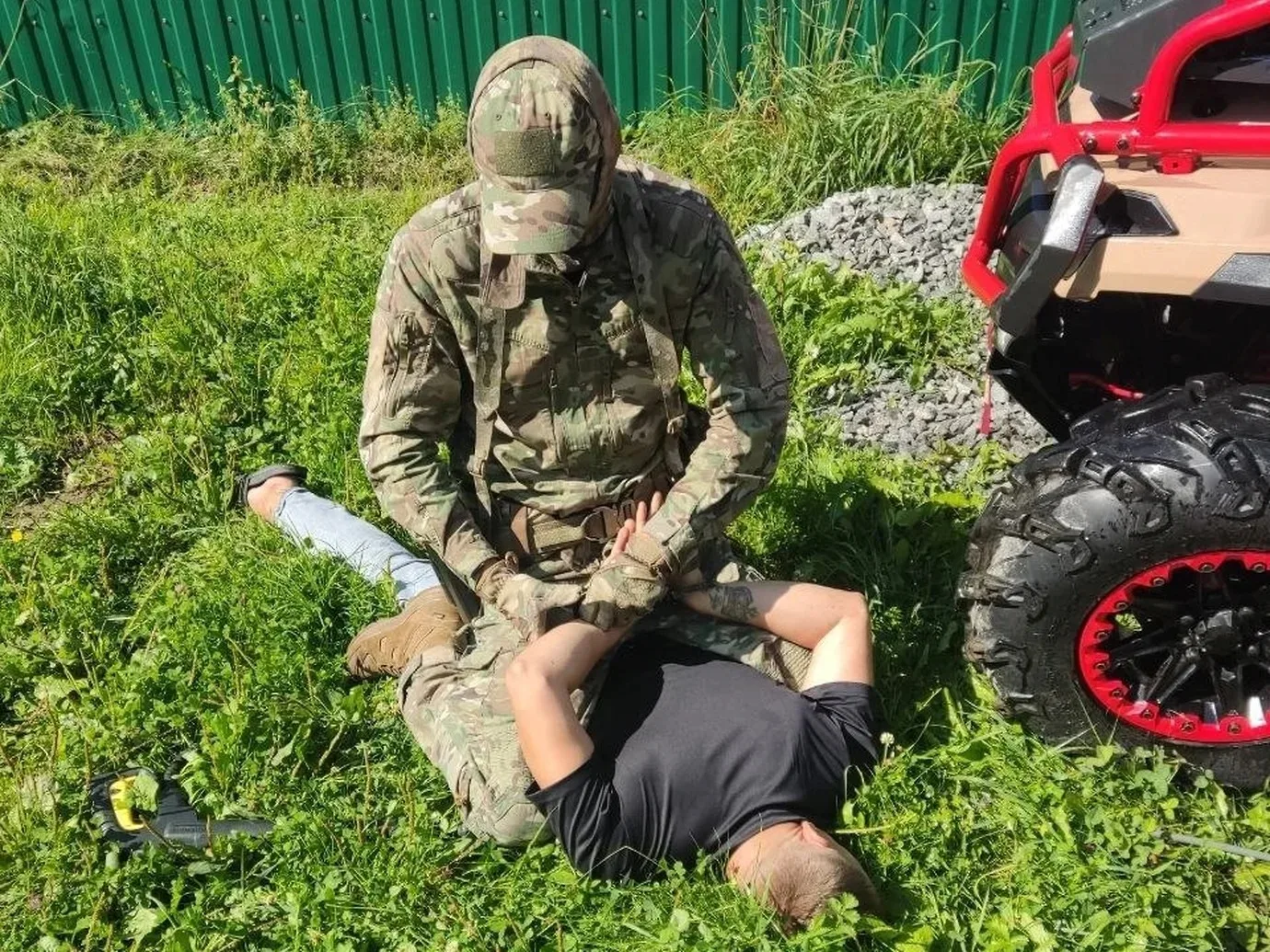 Силовики задержали подозреваемых в производстве и продаже наркотиков на территории УрФО